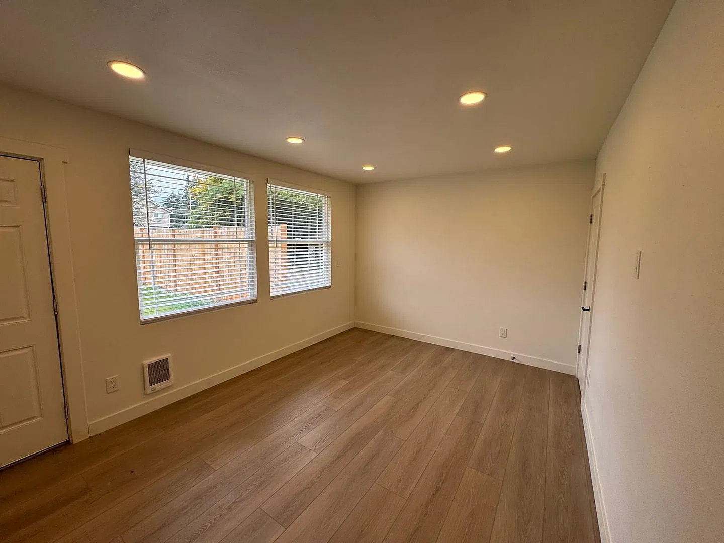 Your Next Home In Bothell Private, Cozy & Flexible! — Photo 3