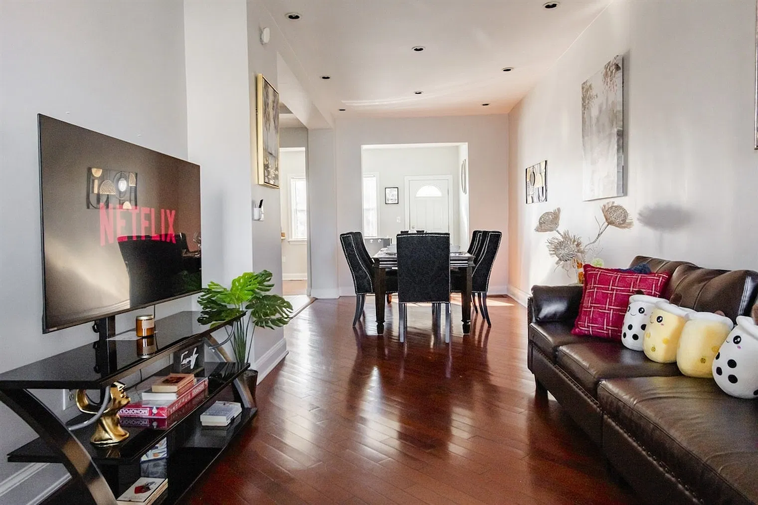 4 bed, 2.0 bath, $6,019 — Photo 2