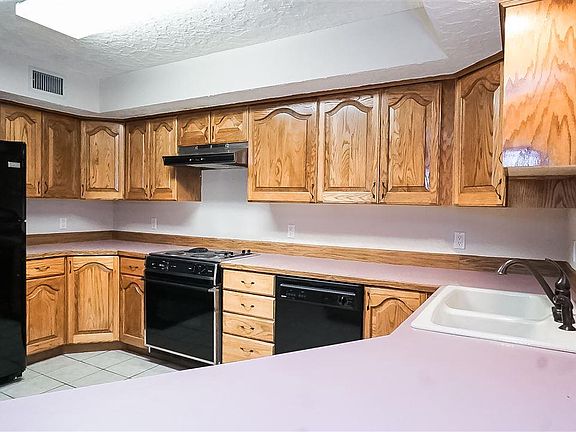 5th image of 1303 Saint Andrews Dr