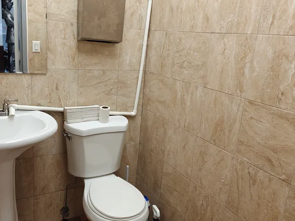 8686 Bay Parkway image 9 of 12