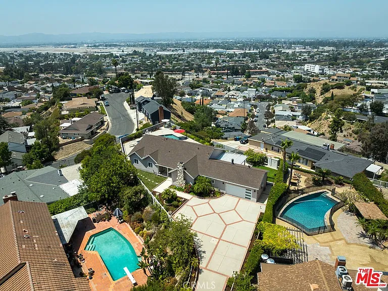 8471 Vine Valley Dr — Photo 1