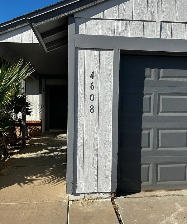 4608 W Gary Dr