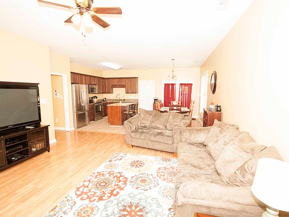 4th image of 103 Trenton St