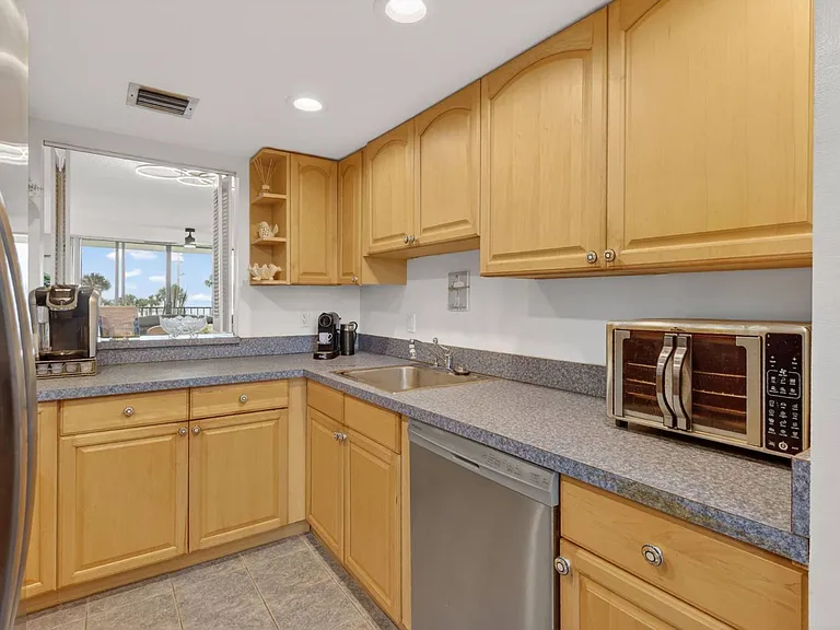 5061 N Highway A1A #303 — Photo 10