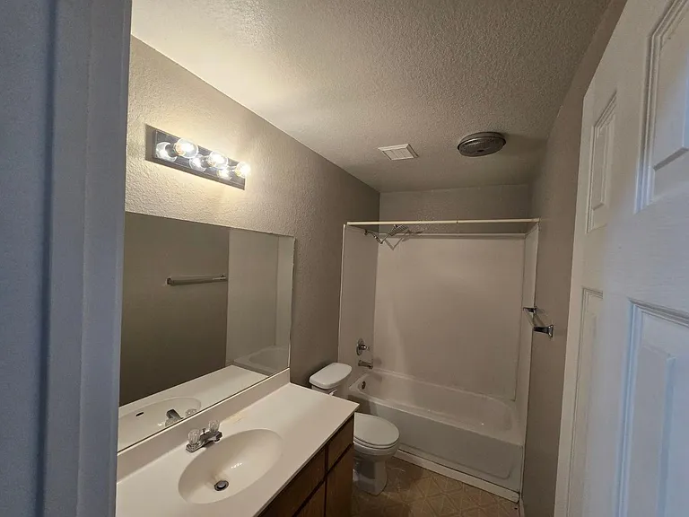 1306 Dugger Cir — Photo 9