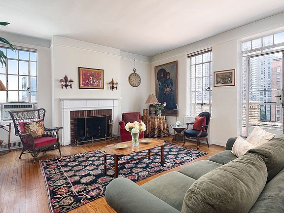 3rd image of 353 W 56th St Unit Penthouse A