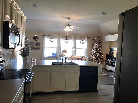 3rd image of 901 Oarlock Dr