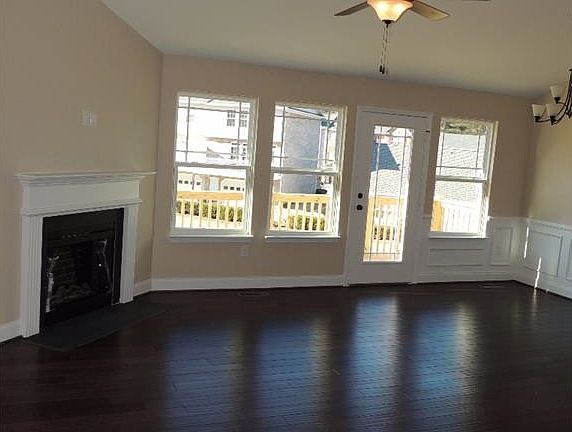 3rd image of 5905 Garden Cir