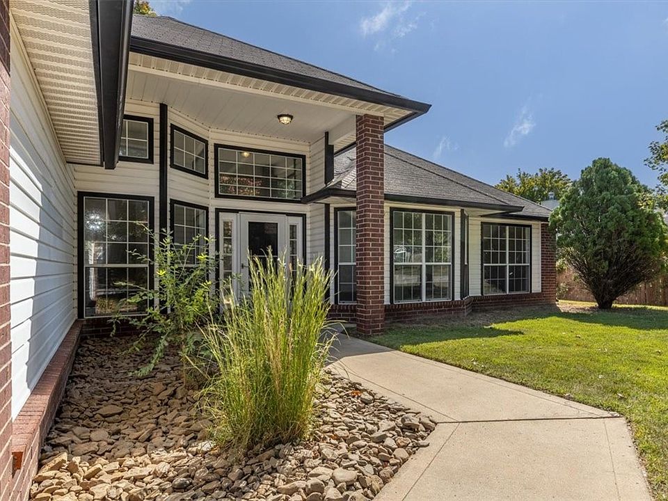 1st image of 3040 N Quartz Dr