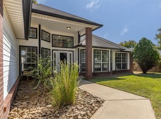 3040 N Quartz Dr, Fayetteville, AR 72704