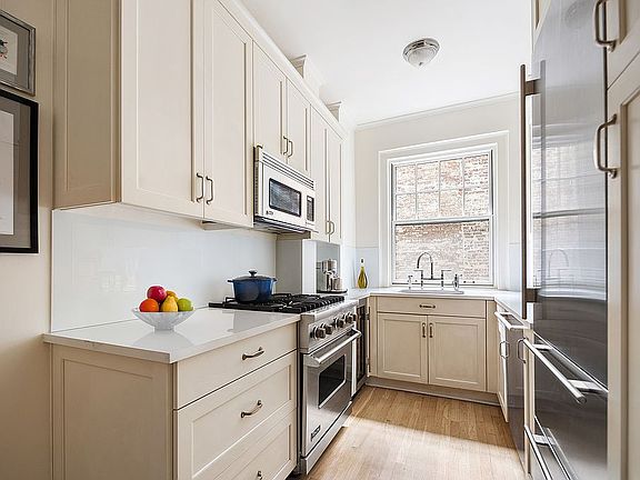 5th image of 125 E 74th St APT 3C