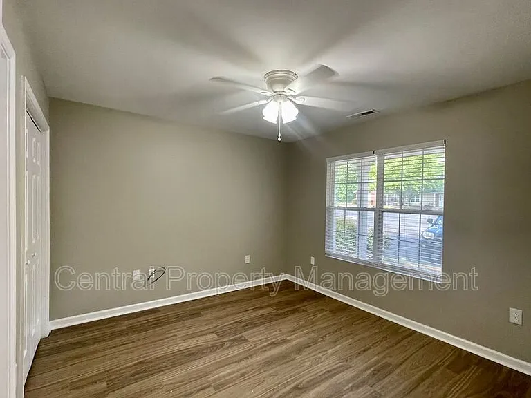 320 Woodruff Park Ln — Photo 8