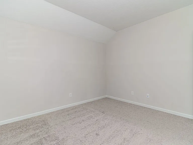 4831 Fairmont Dr — Photo 29