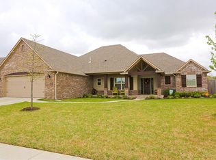 424 N Powderhorn Dr, Fayetteville, AR 72704