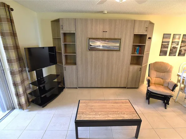 2971 Crosley Dr W APT F, West Palm Beach, FL 33415