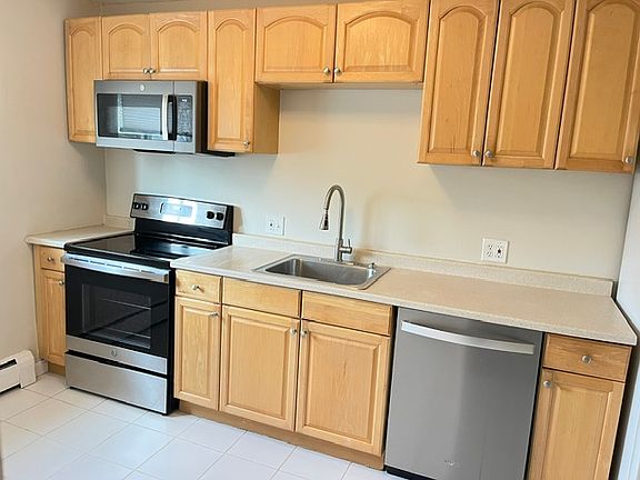 4th image of 22 Westgate Rd APT 3