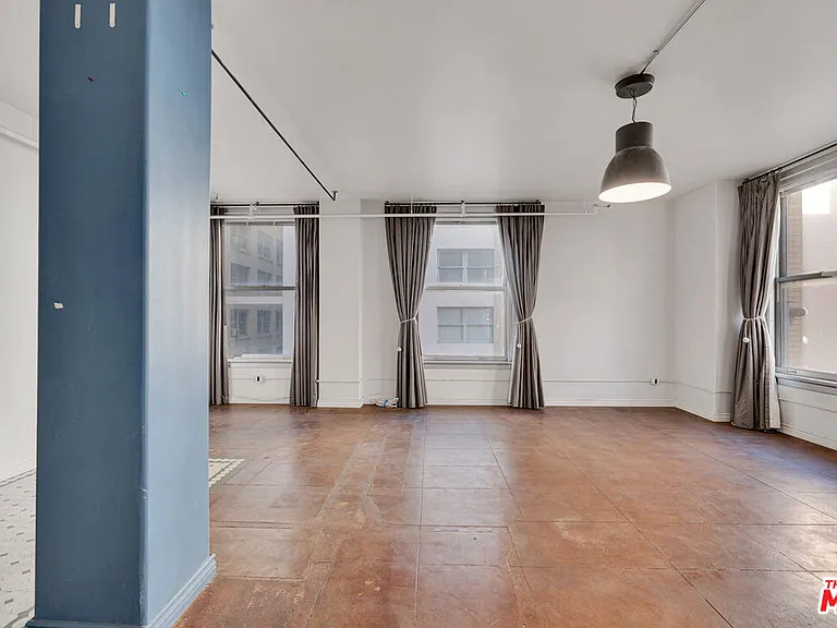 215 W 7th St #811 — Photo 18