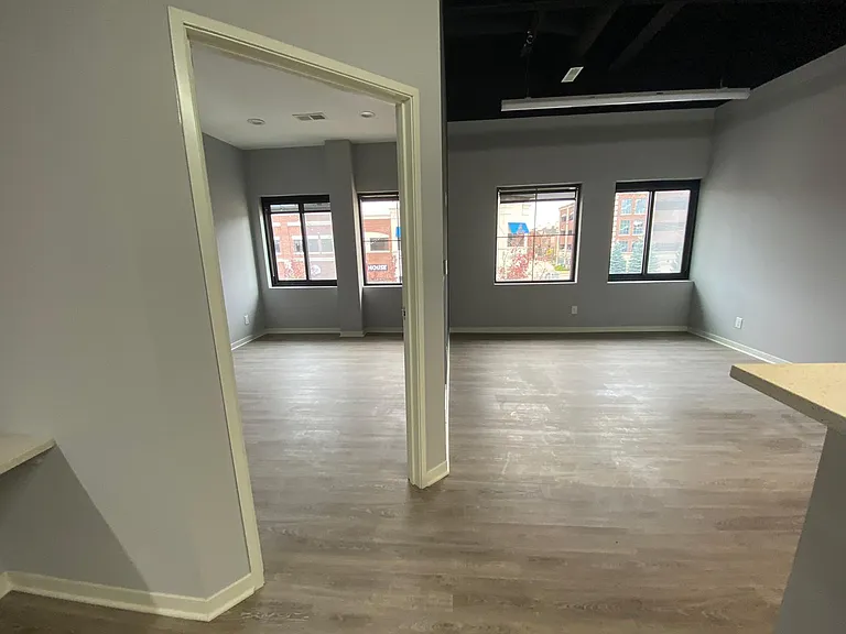 22241 Michigan Ave — Photo 30