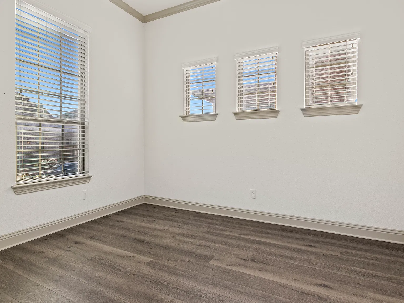 4 bed, 2754 sqft, $3,990 — Photo 4