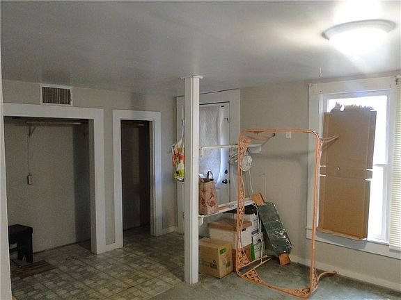 3rd image of 617 N Red River St
