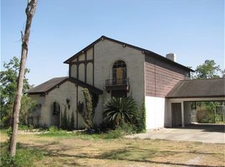 901 S Country Club Dr, Shoreacres, TX 77571
