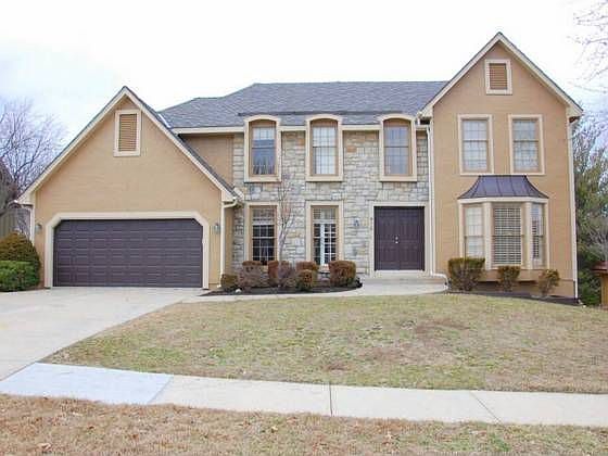 1st image of 418 NE Medford Dr