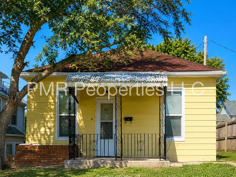 3221 Doniphan Ave — Photo 1