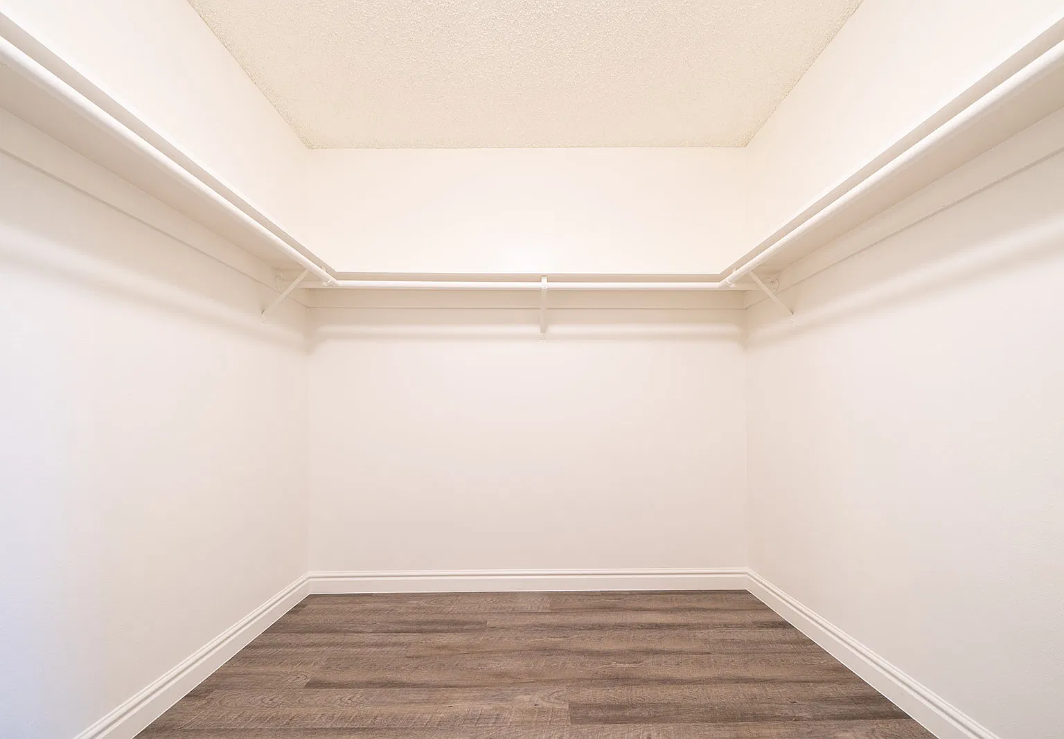 2 bed, 1100 sqft, $2,745 — Photo 3