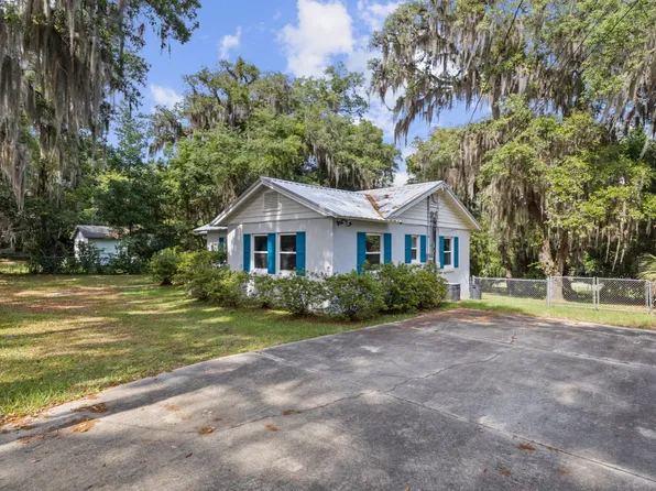 915 S 13th St, Palatka, FL 32177
