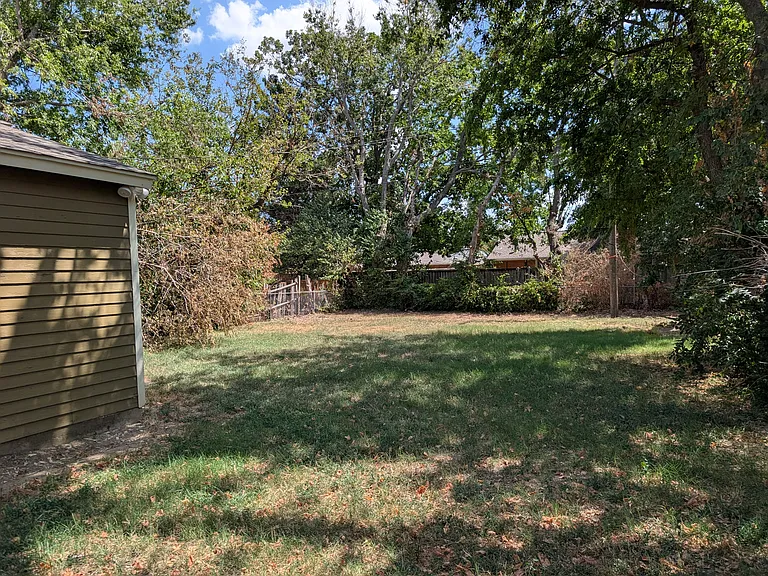1614 Iowa St — Photo 19