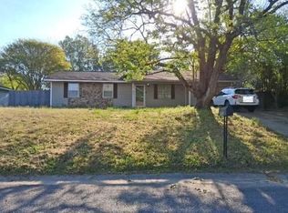 402 Scarborough Rd, Warner Robins, GA 31093