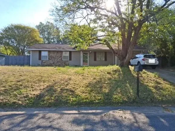 402 Scarborough Rd, Warner Robins, GA 31093