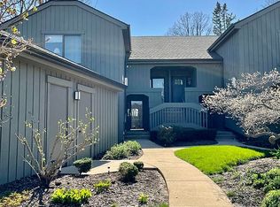 218 Shoreline Rd APT C, Lake Barrington, IL 60010