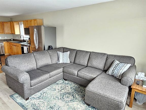 3rd image of 4004 Canning Avenue