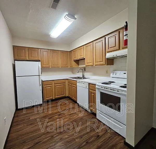 1516 W Market St #11 — Photo 10