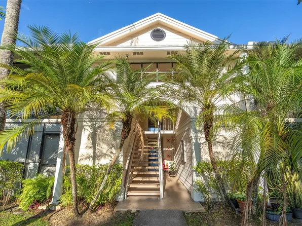 907 NE 199th St APT 101, Miami, FL 33179