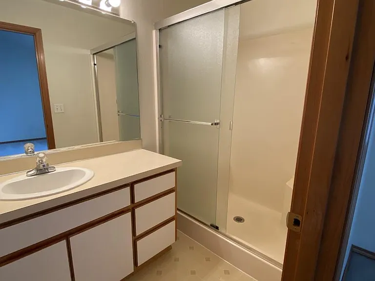 609 SE Paropa Pl — Photo 8