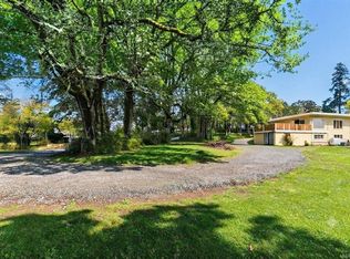 4589 Scarborough Rd, Saanich, BC V8Z 5N6