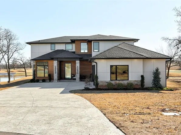 2261 Edgewater Cir, Blanchard, OK 73010
