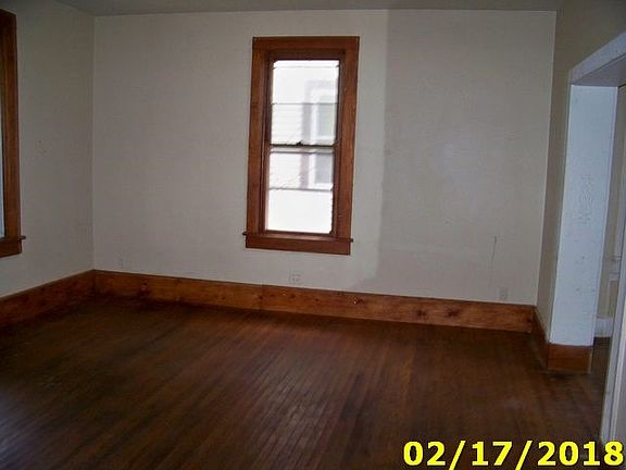 5th image of 923 E Warren St