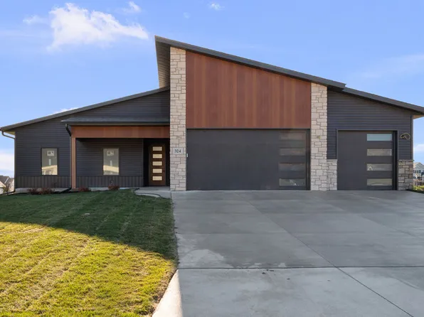 324 Linda Ln, Riverdale, IA 52722