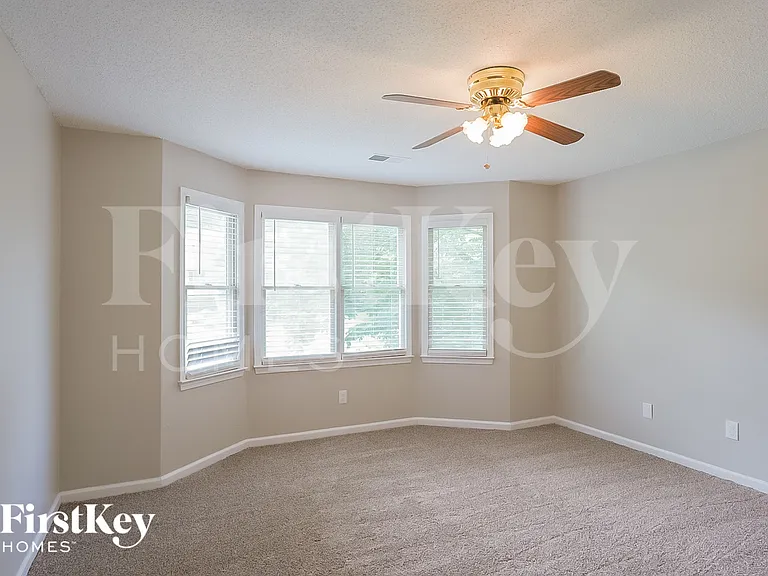 174 Somerset Ln — Photo 12