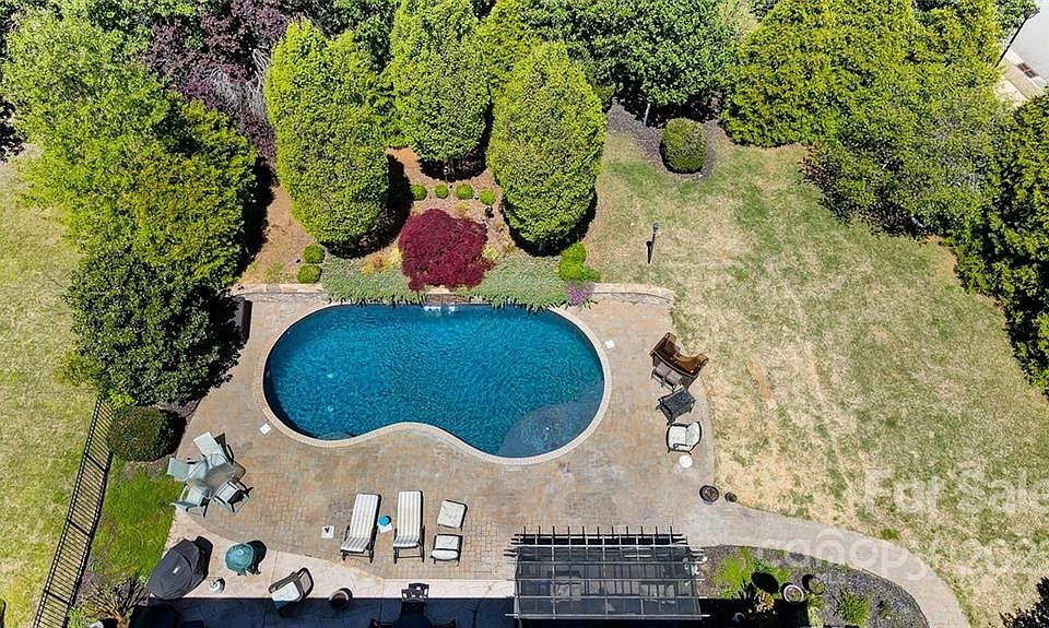 1st image of 500 Palmerston Ln