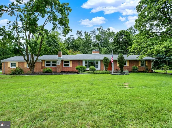 4323 Long Dr, Harrisburg, PA 17112