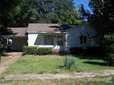 1st image of 923 Cherry Ln