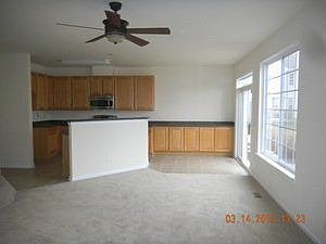 5th image of 2102 Claremont Ln