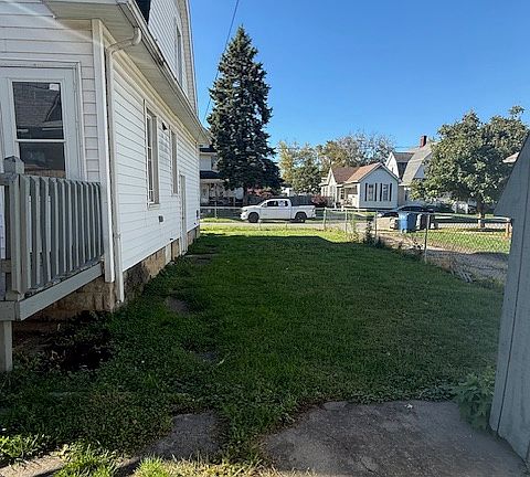 3rd image of 653 Church St