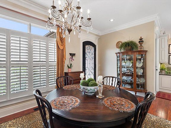 5th image of 238 Clairmont Dr