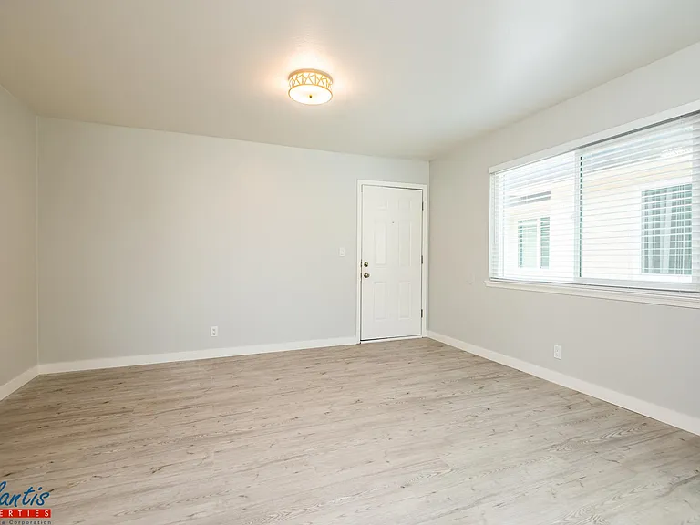 283 E Reed St #14 — Photo 2
