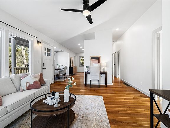 3rd image of 98 Lancaster Rd